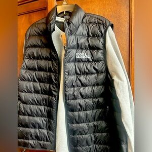 Eddie Bauer Men's grey Henley long sleeve and matching black Puffer Vest
